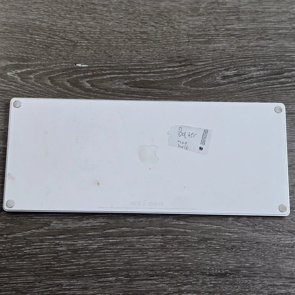 Apple Magic Keyboard Wireless Bluetooth Silver White A1644 MLA22LL/A Needs Batt